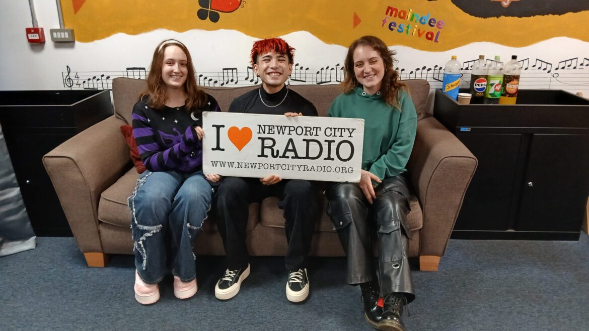 Amber, Dee and Keys sat in NCR.