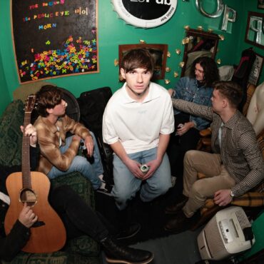 Photo of The Rogues backstage at Le Pub