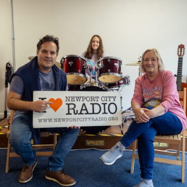 Photo of our Kym and amber with singer Darren Parry