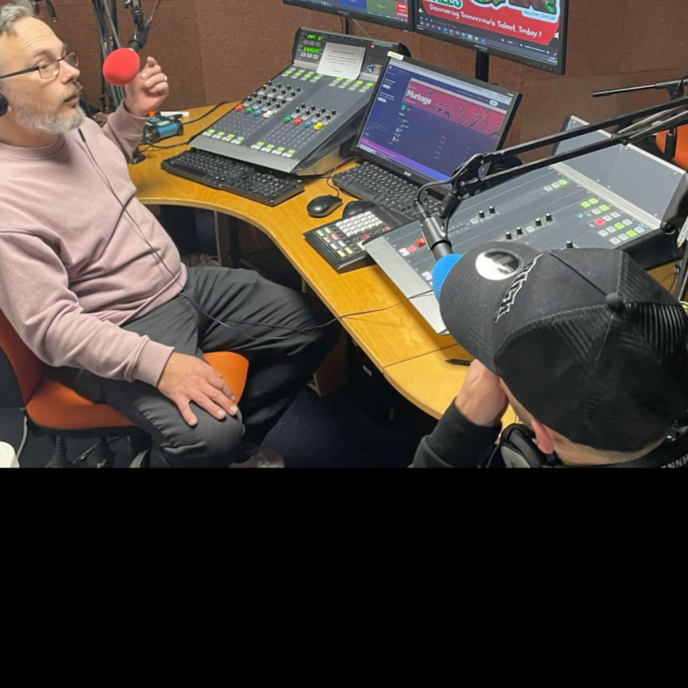Photo of Si and Murkage in the radio studio