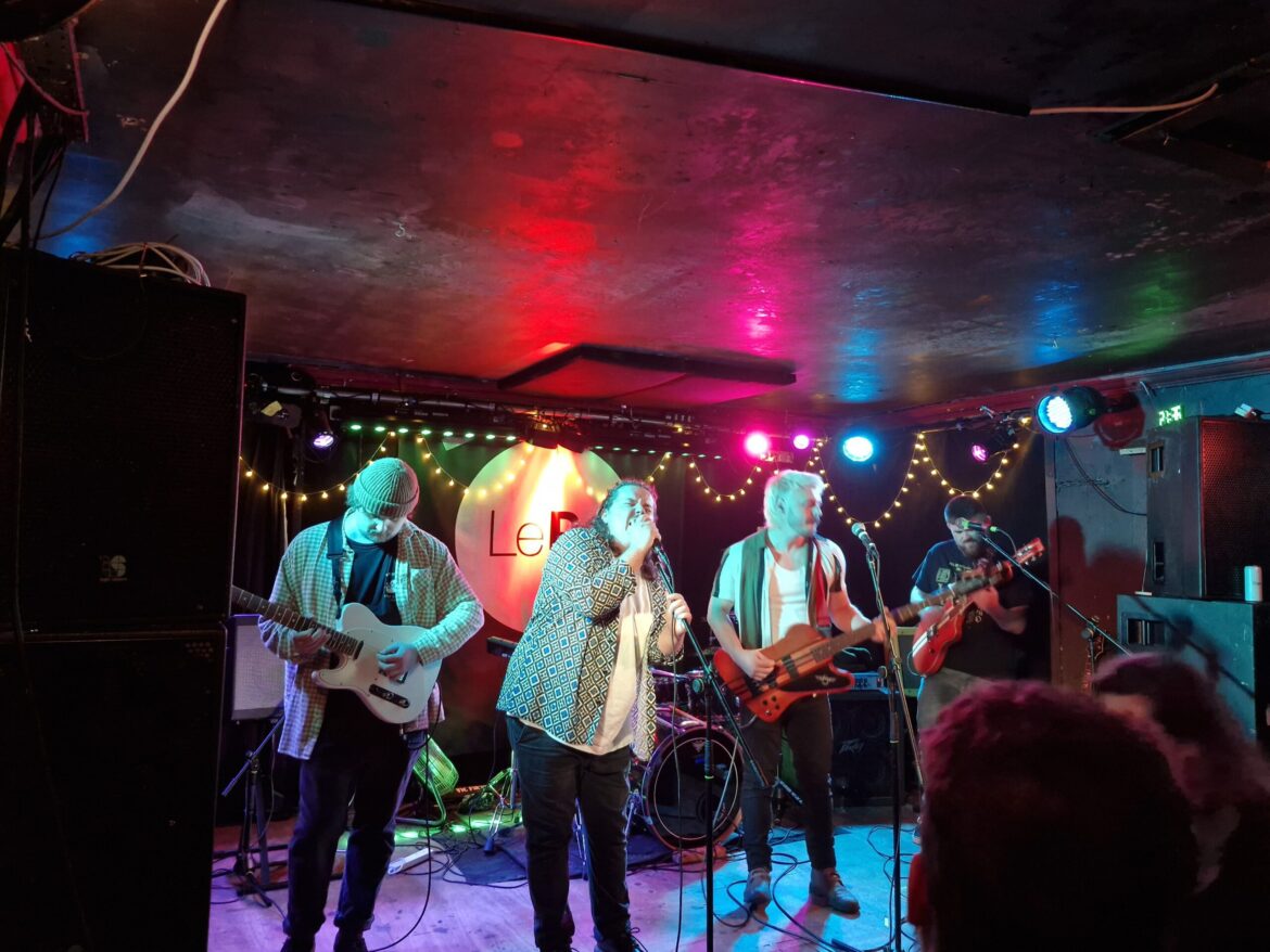 Modern Neutrals up on Le Pub stage